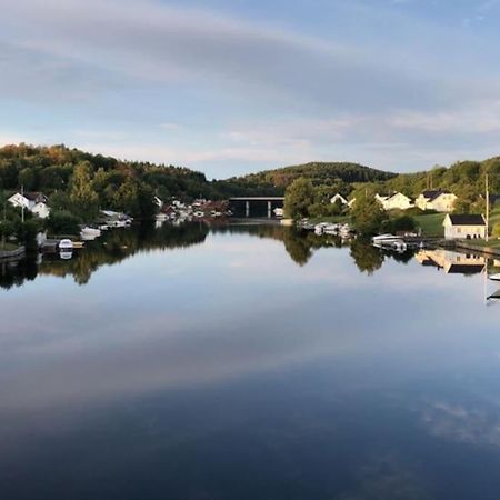 Stor Enebolig Med Flott Hage Og Sommerstue Skarpnes Exterior foto