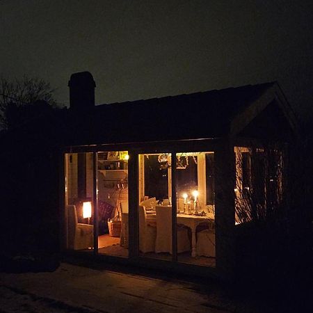 Stor Enebolig Med Flott Hage Og Sommerstue Skarpnes Exterior foto