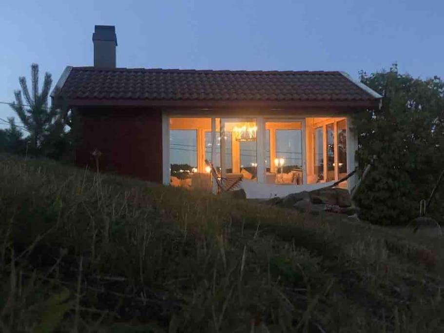 Stor Enebolig Med Flott Hage Og Sommerstue Skarpnes Exterior foto