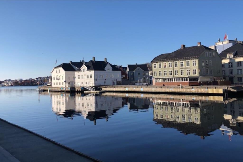Stor Enebolig Med Flott Hage Og Sommerstue Skarpnes Exterior foto