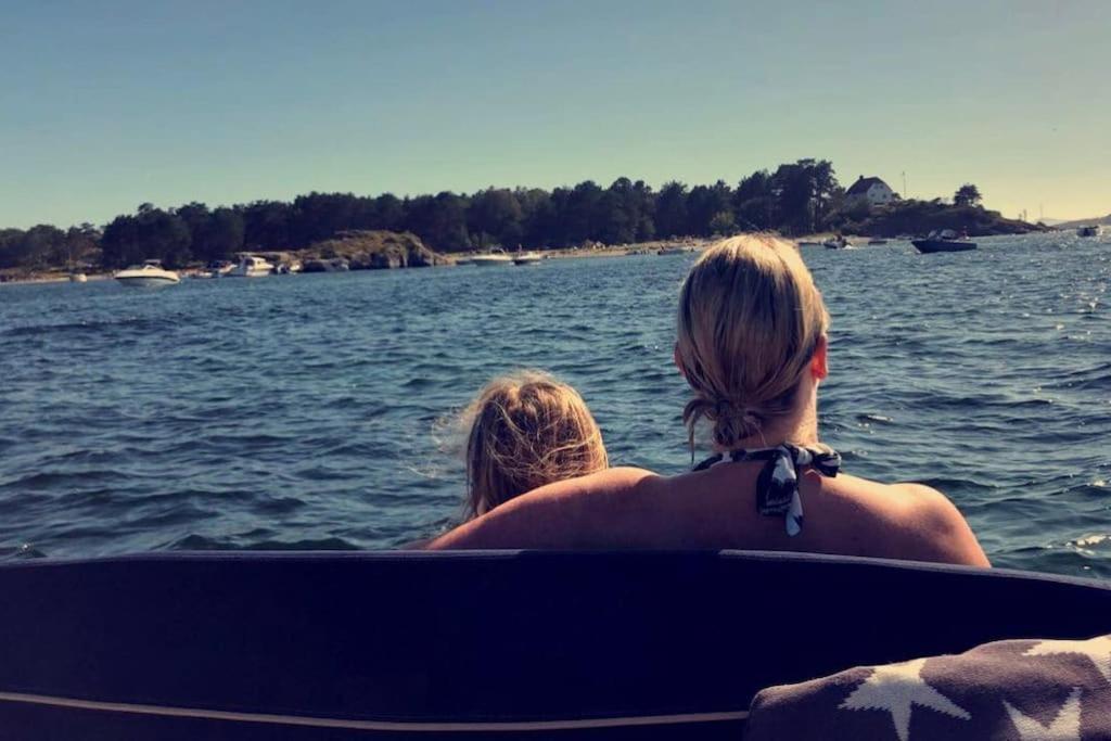 Stor Enebolig Med Flott Hage Og Sommerstue Skarpnes Exterior foto