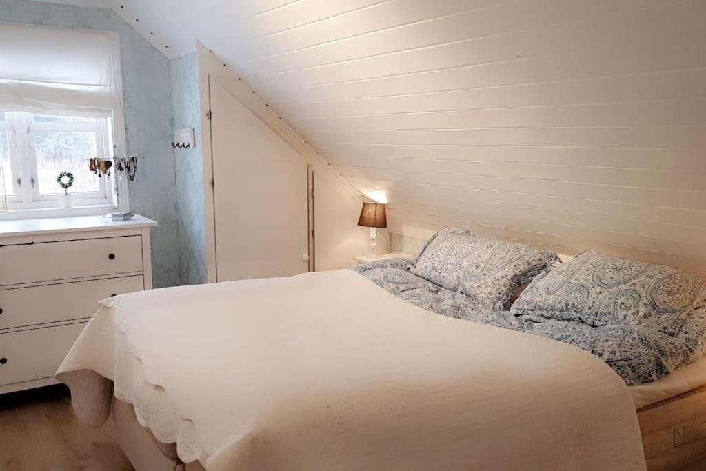 Stor Enebolig Med Flott Hage Og Sommerstue Skarpnes Exterior foto
