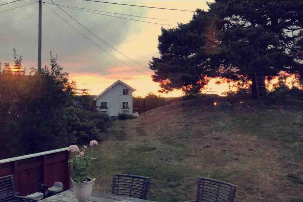 Stor Enebolig Med Flott Hage Og Sommerstue Skarpnes Exterior foto